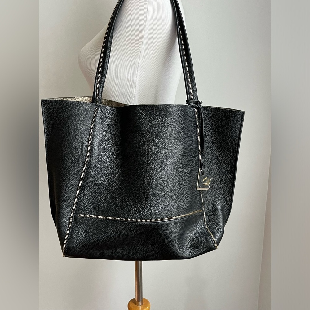 BOTKIER LEATHER SOHO EXPOSED
GOLD TONE ZIP TRIM TOTE/ SHOULDER BAG .